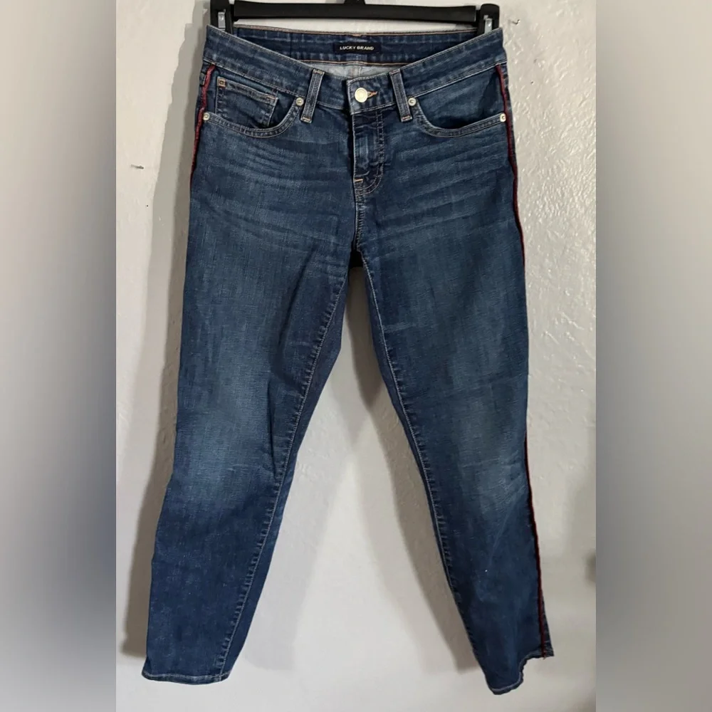 Lucky Brand low rise skinny Lolita women’s‎ jeans. SZ. 4/27A. Red velvet detail